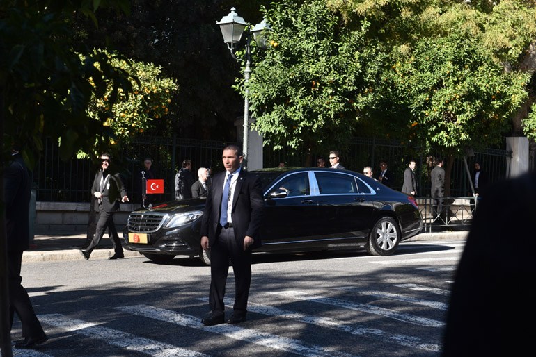 FOTOT/ “Bunkeri’ i Erdogan, përballon sulmet me raketa dhe ato kimike