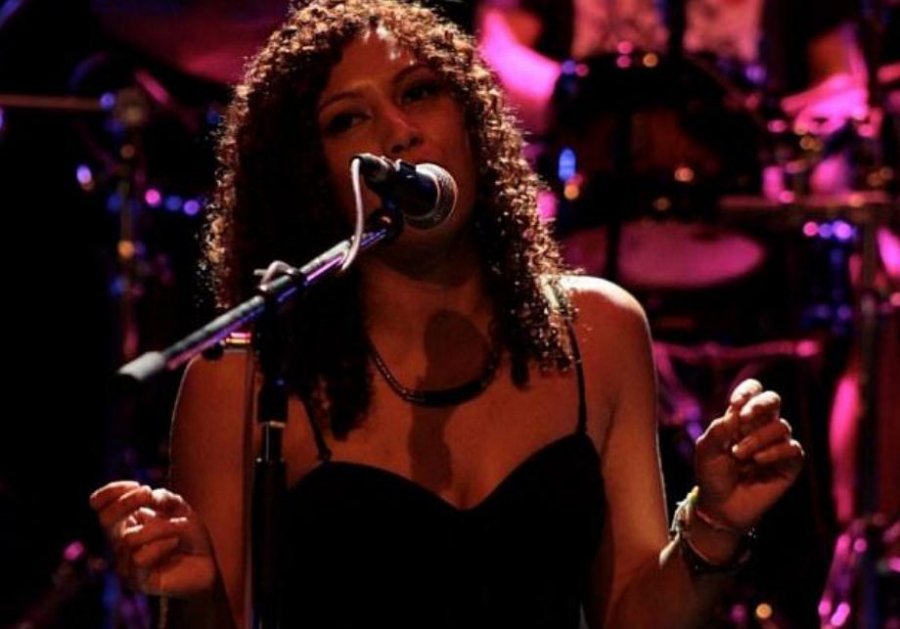 Gjendet e vdekur në dhomën e hotelit këngëtarja britanike