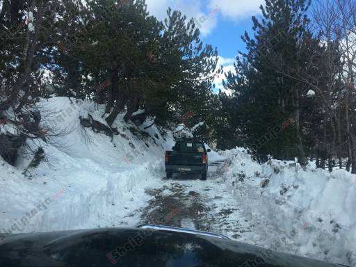 Zhbllokohet rruga e Thethit nga dëbora, kishte 1 javë e bllokuar