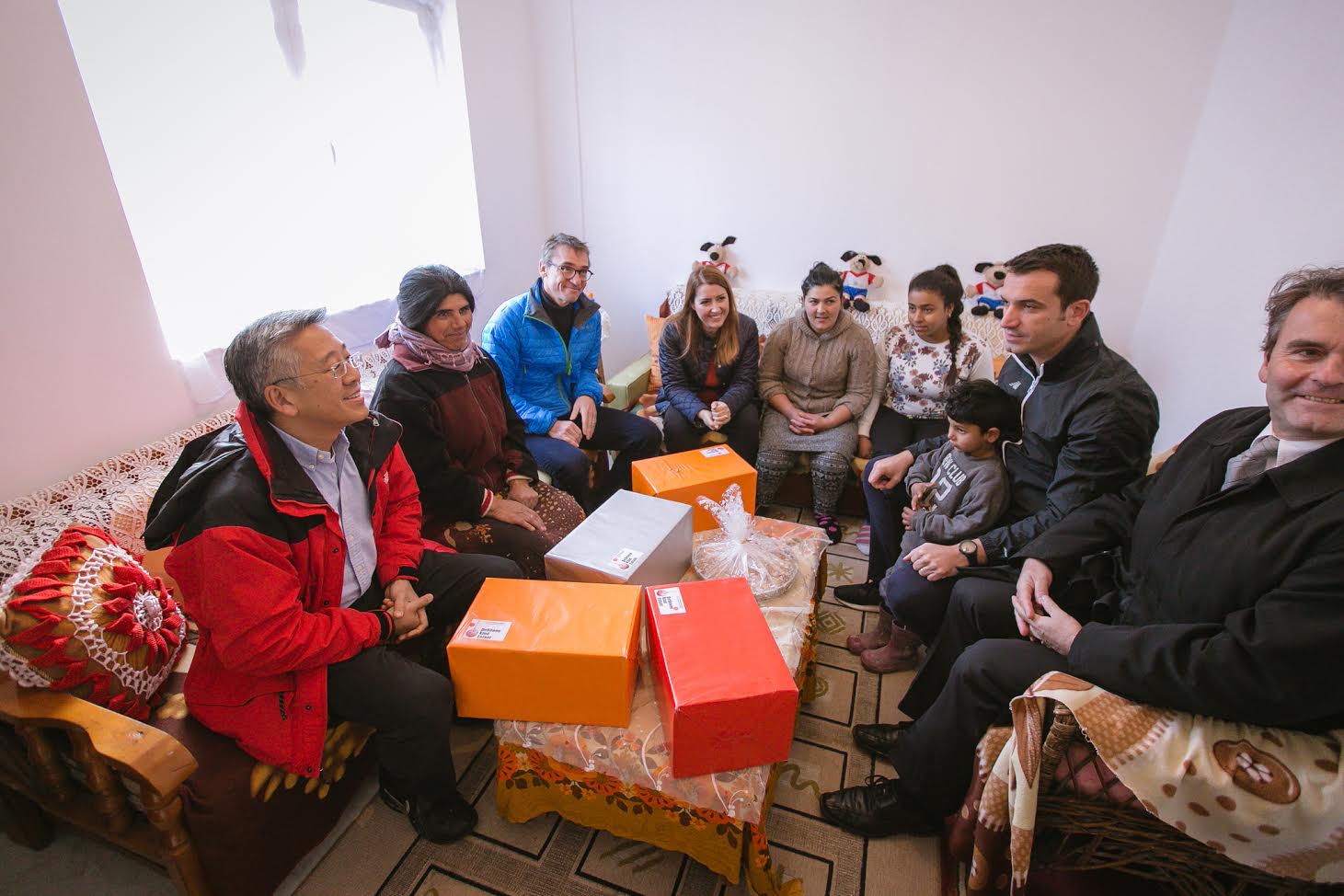 Donald Lu krah Veliajt, dhurojnë 60 shtëpi të reja për komunitetin rom në Lanabregas