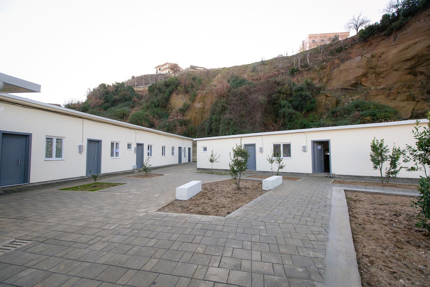 Donald Lu krah Veliajt, dhurojnë 60 shtëpi të reja për komunitetin rom në Lanabregas