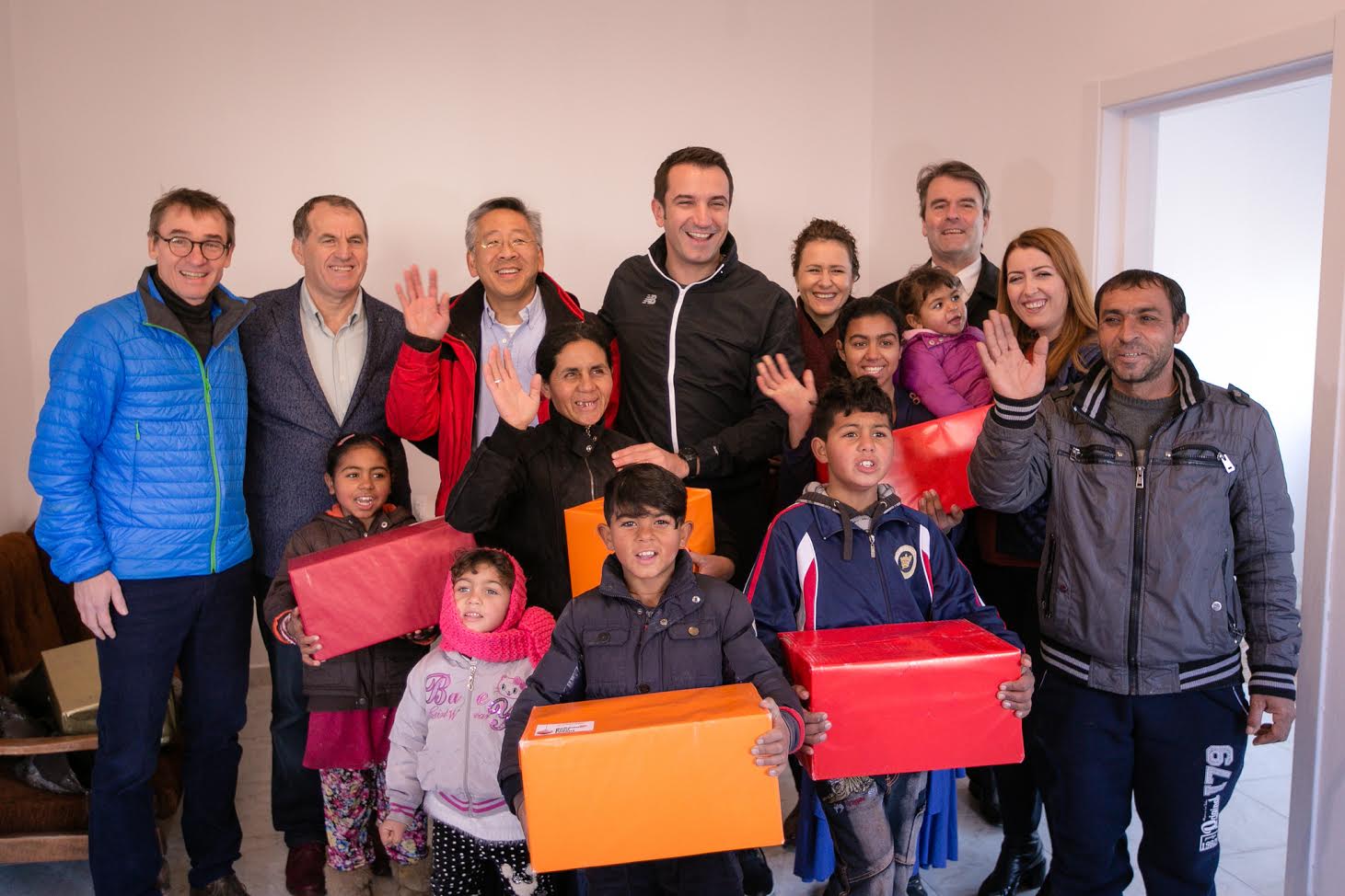 Donald Lu krah Veliajt, dhurojnë 60 shtëpi të reja për komunitetin rom në Lanabregas