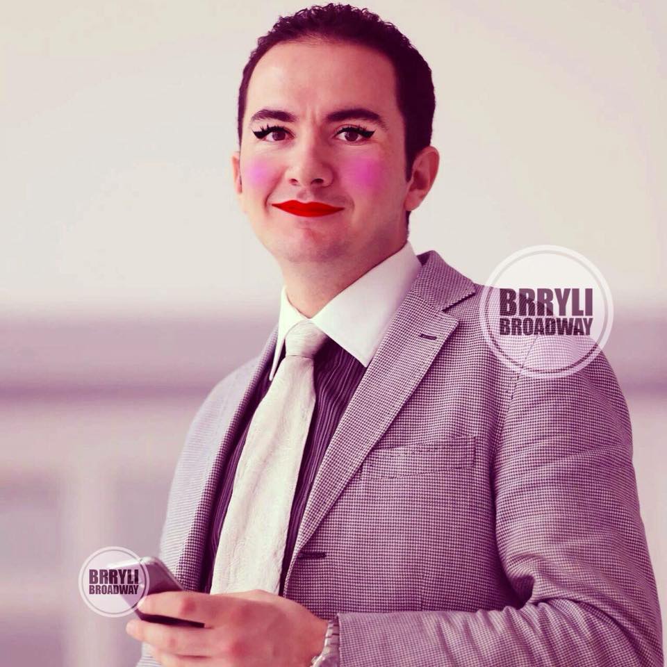 FOTOT/ Post-protesta, plasin imazhet komike që po shkrijnë rrjetin