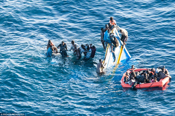 Libi, 50 të vdekur pas fundosjes së një gomoneje me emigrantë