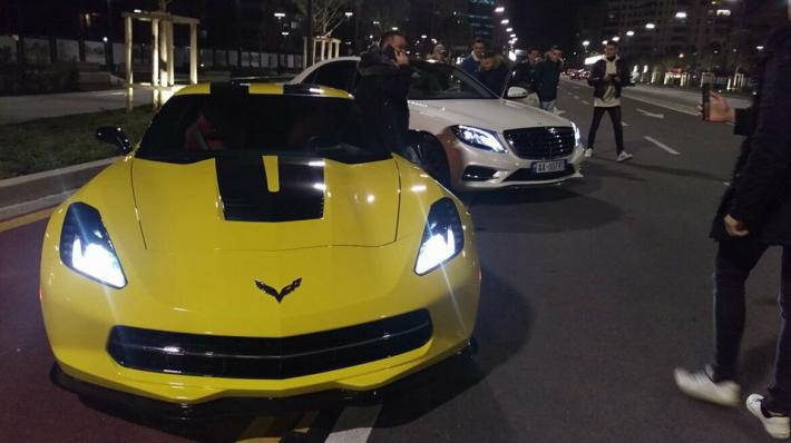 VIDEO/ Bulevardi i Ri kthehet në pistë show nga të rinjtë me makina luksoze