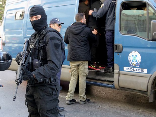 Kapen me 124 kg marijuanë në makinë, pranga 3 shqiptarëve në Greqi