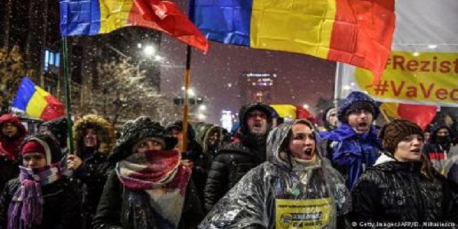 Protesta masive në Rumani, qytetarët sfidojnë të ftohtin dhe borën