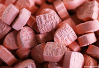 Holanda, prodhuesja më e madhe e drogave sintetike në botë