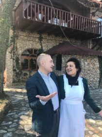 Kryemadhi dhe Meta lënë “konfliktet” politike, pozojnë të qeshur në… (FOTO)