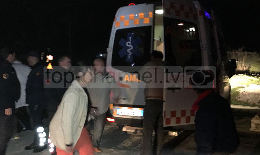 Makina del nga rruga dhe përmbyset, aksident me 3 të plagosur në Vlorë
