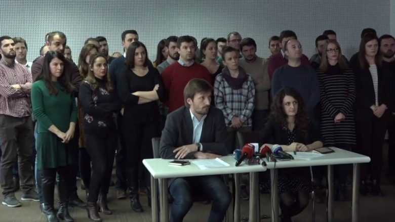 Kosovë, largohen dhjetëra aktivistë të Vetëvendosje