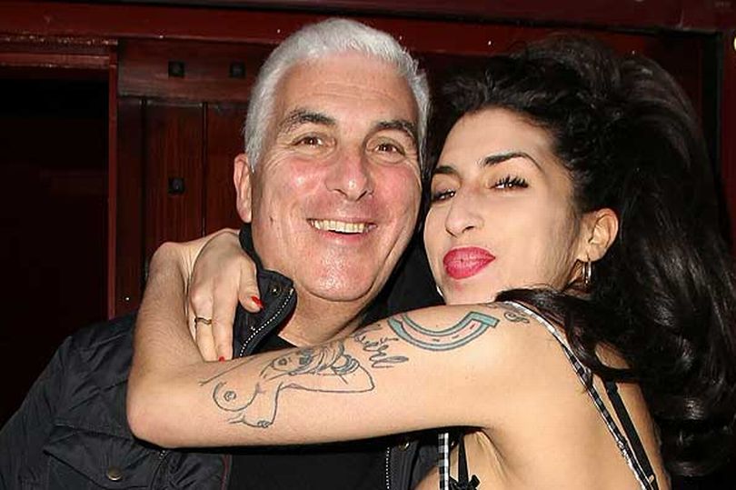 E vdekur prej 6 vitesh, babai i Amy Winehouse: Më viziton fantazma e vajzës