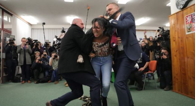 Presidentin çek e sulmojnë. Një grua e quan prostitutë e Putinit