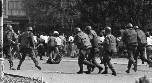 Foto historike/Cili ishte burri që s’luajti para sulmeve serbe