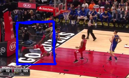 (VIDEO) NBA/ Basketbollisti thyen dhëmbët për një kosh fantastik