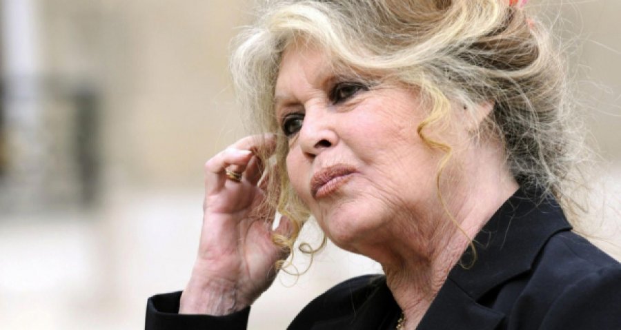 Brigitte Bardot promovon librin-testament në mbështetje të kafshëve