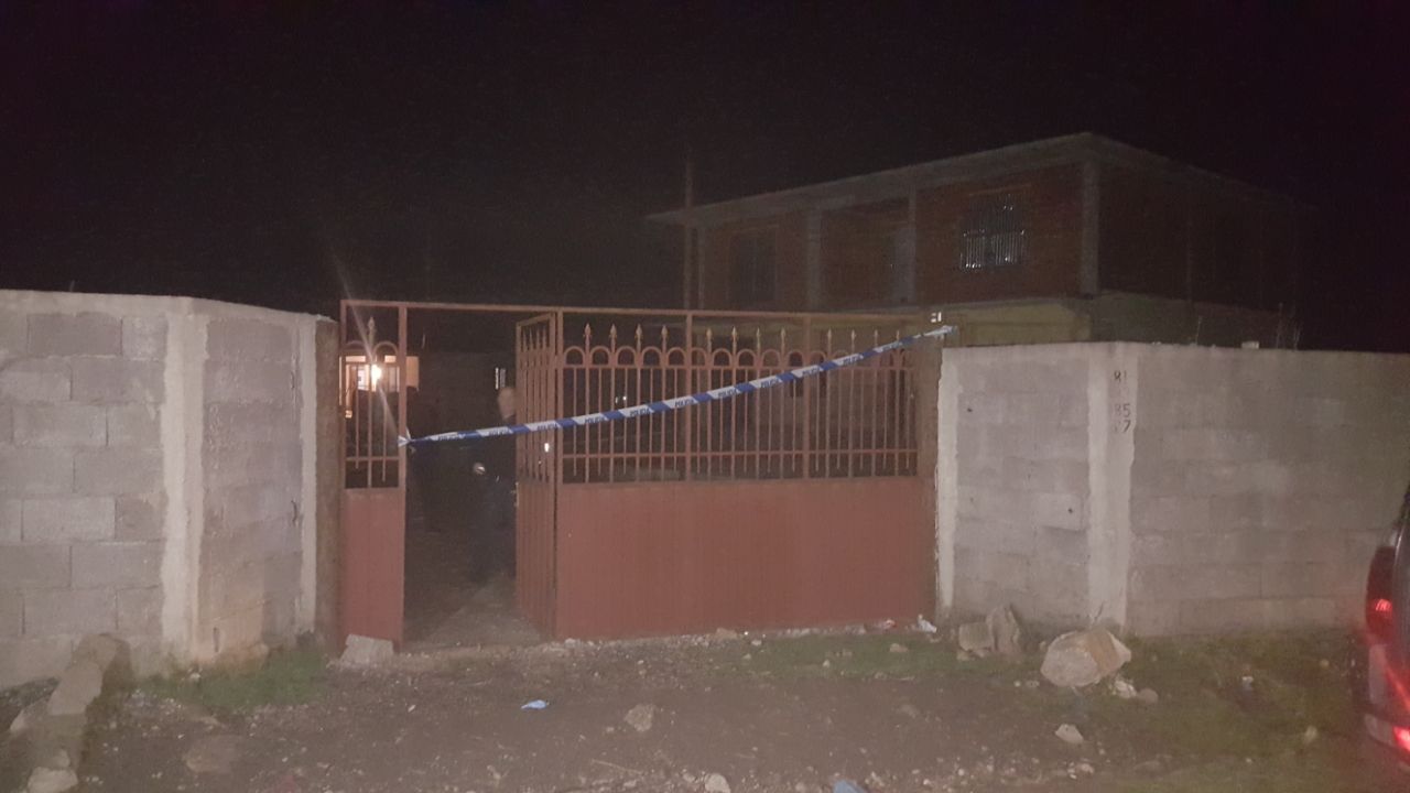 Krim në familje në Koplik, burri vret gruan me sëpatë