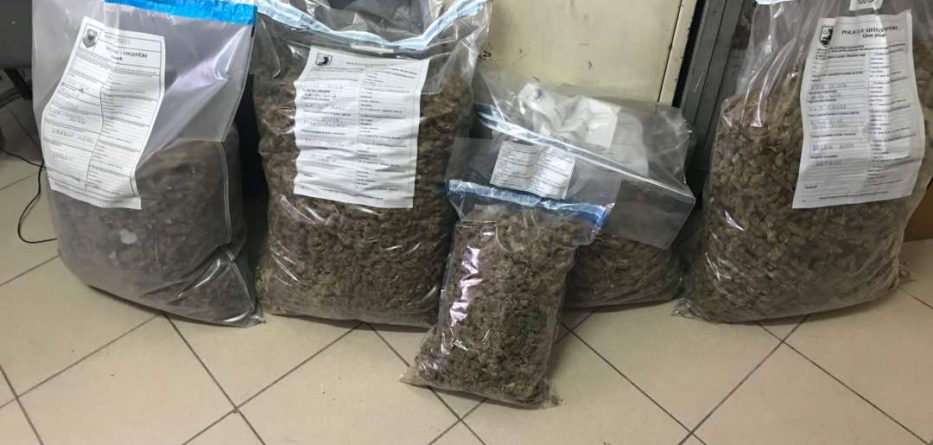 Emrat/ Sekuestrohet kokainë e heroinë në Tiranë, “profesori” mes 9 të arrestuarve