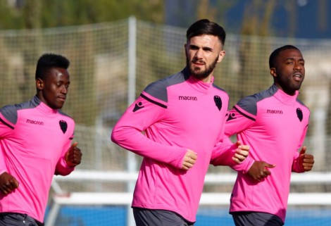 VIDEO/ Transferimi tek Levante, Sadikun e presin me shpulla