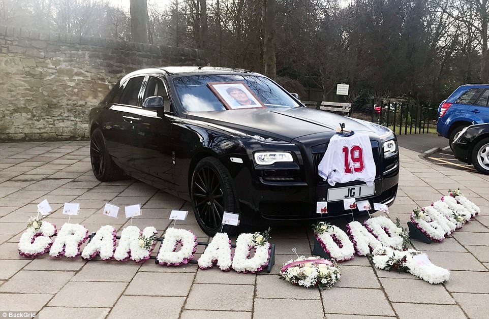 FOTOT/ Paul Gascoigne i pikëlluar në varrimin e babait, por edhe ‘esëll’