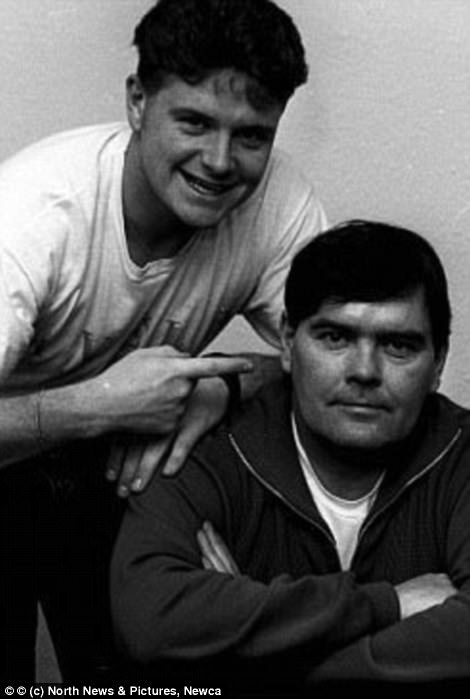 FOTOT/ Paul Gascoigne i pikëlluar në varrimin e babait, por edhe ‘esëll’