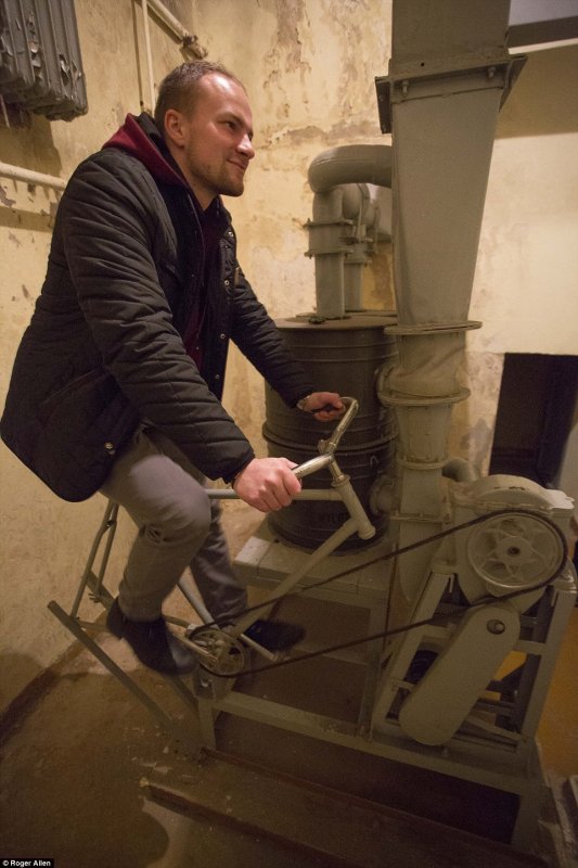 FOTOT/ Një vështrim brenda bllokut më të madh komunist, aty ku koha duket se ka ngecur