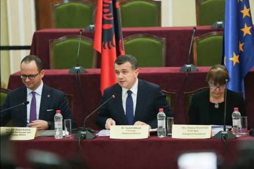 Balla-eurodeputetëve: Presim hetime për politikanë të niveleve të larta