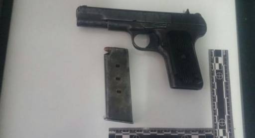 Qarkullonte me armë në makinë, pranga të riut në Durrës