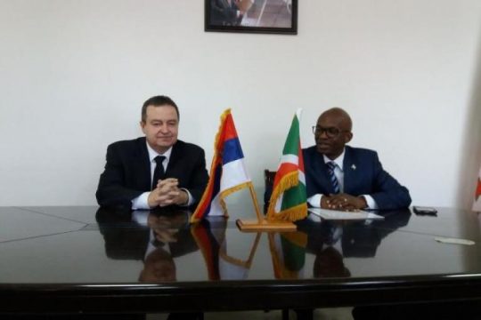 Provokon Serbia: Kemi dhuratë për Kosovën tërheqjen e njohjes nga Burundi