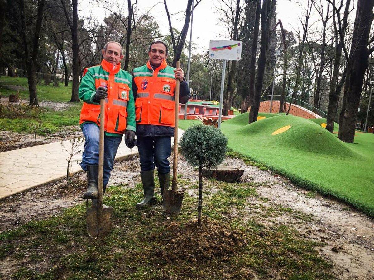 FOTOT/ Familja nga Gjakova surprizon Kryebashkiakun Veliaj