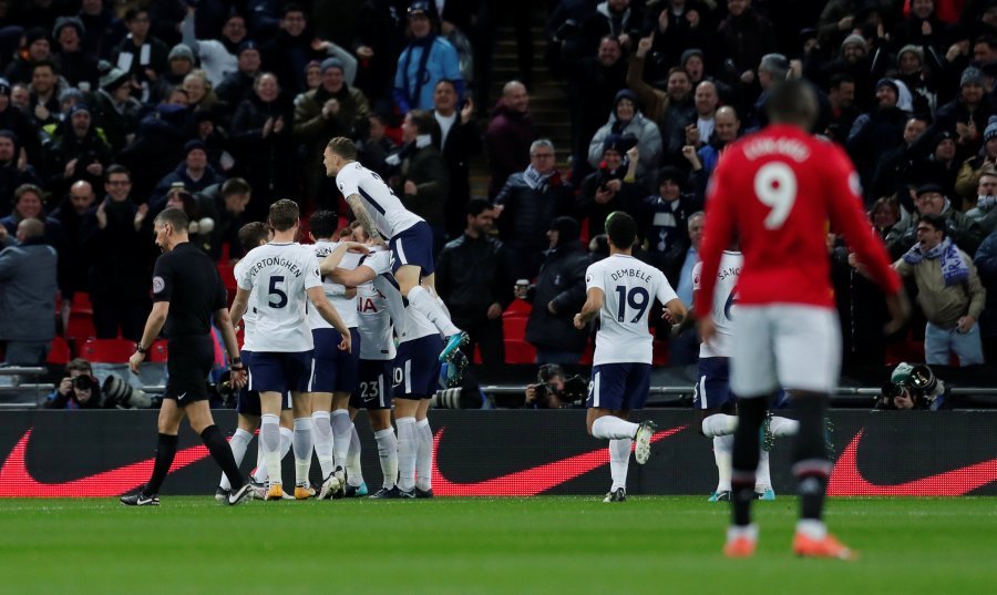 Unitedi humb nga Tottenhami, tani prapa Cityt