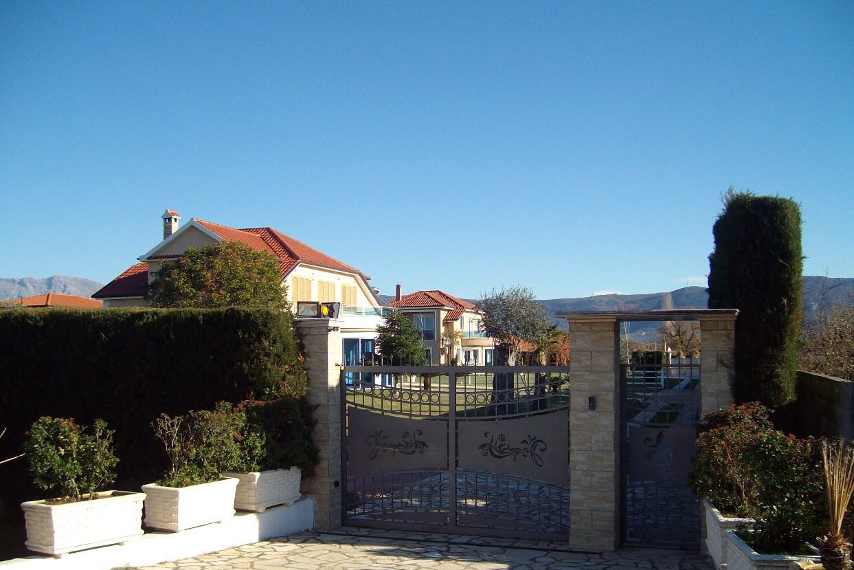 “Forca e ligjit’ shkatërron një tjetër grup kriminal, sekuestrohen mbi 1.4 milionë euro pasuri