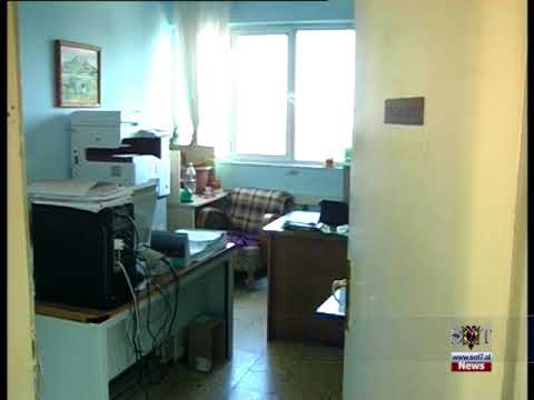 Dhunoi zyrat e bashkisë së Pogradecit, vihet në pranga 15-vjeçari