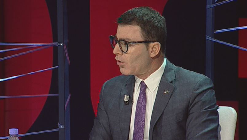 Deputeti i PS-opozitës: Kush fle me qenë gdhihet me pleshta