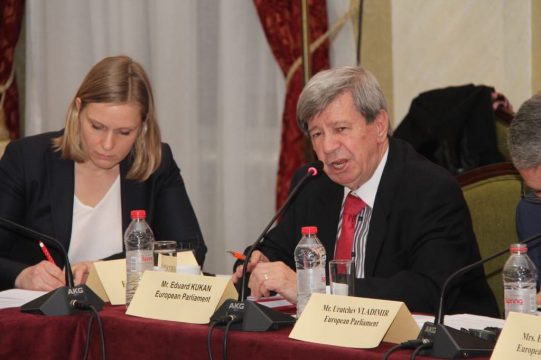 Bumçi ankesa për ndërkombëtarët, Kukan i përgjigjet: E ke zërin e bukur, por unë nuk po të dëgjoj!