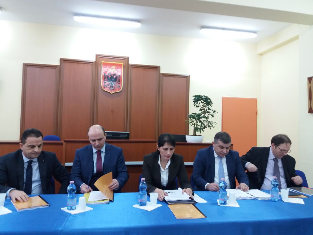 “Mos u ngutni me shpërndarësit, para drejtësisë krerët e grupeve” mesazhi nga qarku i kanabisit