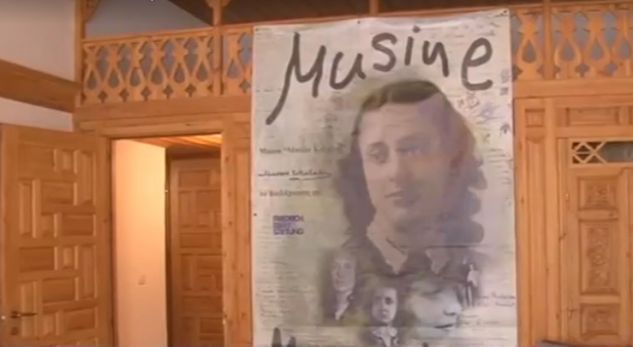 VIDEO/ Rrëfimet e jetës në një libër. Çfarë shkruante dora e Musine Kokalarit?!