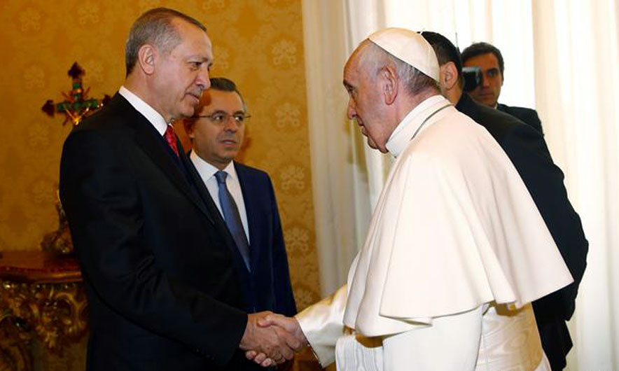 Papa mesazh të ‘koduar’ Erdoganit me engjëllin e paqes?