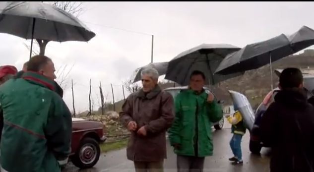 VIDEO/ Në fshatin ku grabitësit kanë bërë kërdinë me lopët…