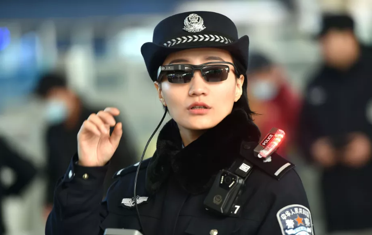 ‘Arma’ e re për policët, syze që identifikojnë kriminelët