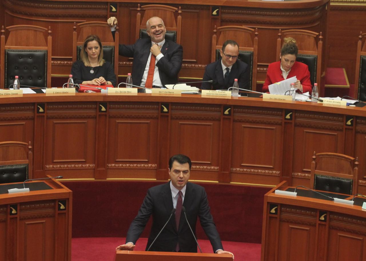 FOTOT/ Rama nuk mban dot të qeshurën kur flet Basha