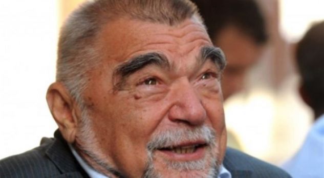 Stipe Mesic refuzon qytetarinë e nderit të Sarajevës prej Orhan Pamuk