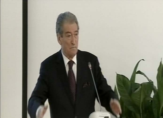 Rrëzimi i bustit të diktatorit, Berisha: Komunizmi ka rënë, por mbetjet e tij janë toksike