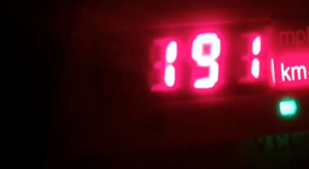 VIDEO/ Bën garipin në autostradë me 191 km në orë, por e pëson keqazi