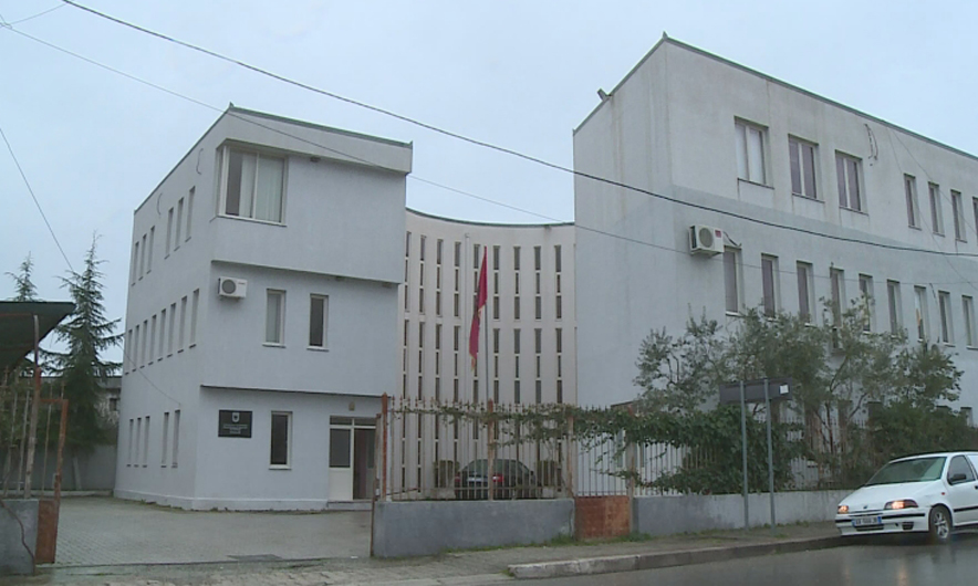 Spille, dëshmia e gruas që ‘fundosi’ zyrtarët e Hipotekës Kavajë, transformuan pronën me letra false