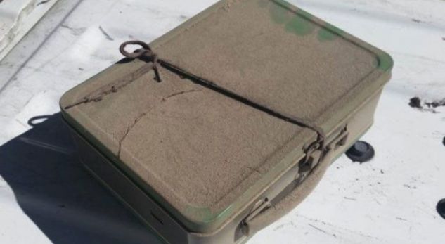 Prej vitesh e kishte në bodrum një valixhe të vjetër por kur e hap…