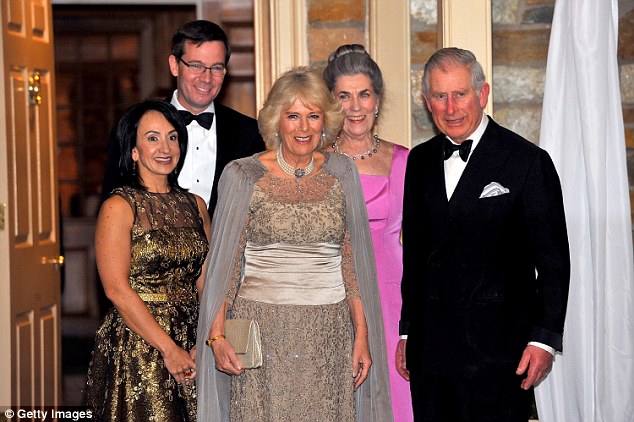 FOTO/ Ja sa duhet të paguani për të qëndruar pranë Princit Charles