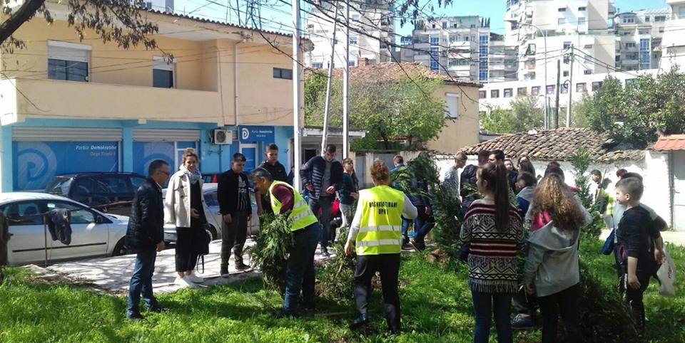 FOTOT/ Pemët nëTiranë, ironia e Ervin Bushatit: Ne gjelbërojmë edhe në selinë e PD!