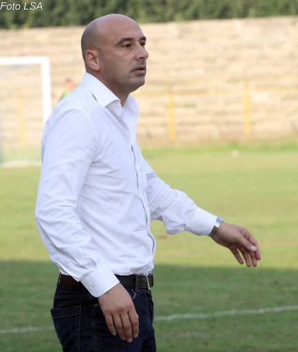 Sulmuan me thikë trajnerin e Vllaznisë, lihen në burg dy autorët: Gjoka na ofendoi