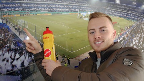 Portieri pësoi gol duke pirë ujë, shishja shitet për 2 mijë euro në ankand